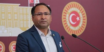 Roman Milletvekili &Ouml;zcan Pur&ccedil;u CHP'den istifa etti