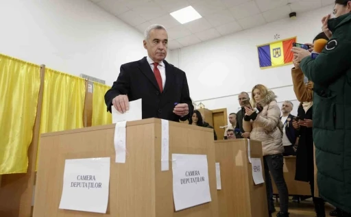 Romanya&rsquo;da halk genel se&ccedil;im i&ccedil;in sandık başında