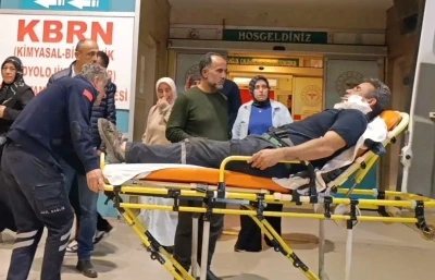 R&ouml;mork halatı koptu, demir par&ccedil;ası y&uuml;z&uuml;ne saplandı