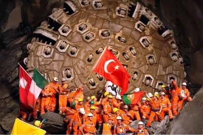 R&ouml;nesans 11 Yıldır D&uuml;nyanın İlk 50 Uluslararası M&uuml;teahhidi Arasında
