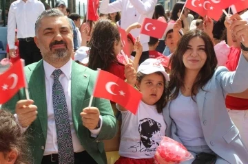 RT&Uuml;K Başkanı, 23 Nisan&rsquo;da Hatay&rsquo;daki &ccedil;ocuklarla buluştu
