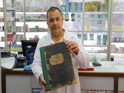 Rum eczacıdan kalan re&ccedil;ete defteri, İzmir'in kurtuluşunu belgeliyor