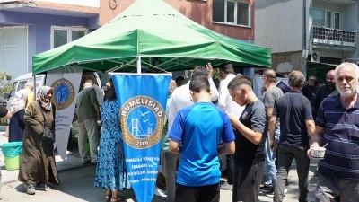 RUMELİSİAD'tan geleneksel aşure dağıtımına b&uuml;y&uuml;k ilgi