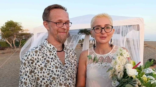 Rus ve Ukraynalı &ccedil;iftin aşkı Antalya&rsquo;da nikahla ta&ccedil;landı
