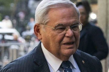 R&uuml;şvetle su&ccedil;lanan ABD&rsquo;li Senat&ouml;r Menendez&rsquo;in evindeki k&uuml;l&ccedil;e altınların iş adamına ait olduğu ortaya &ccedil;ıktı
