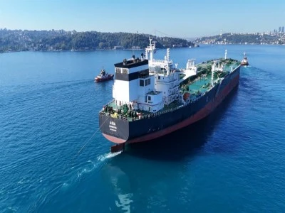 Rusya'da İHA saldırısına uğrayan gemi İstanbul Boğazı'ndan ge&ccedil;ti 
