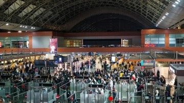 Sabiha G&ouml;k&ccedil;en Havalimanı'nda bayram yoğunluğu başladı