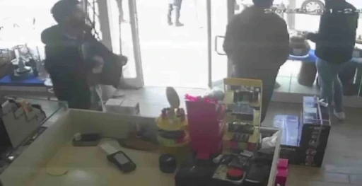 Sadaka kutusunu &ccedil;alan şahıs yakalandı
