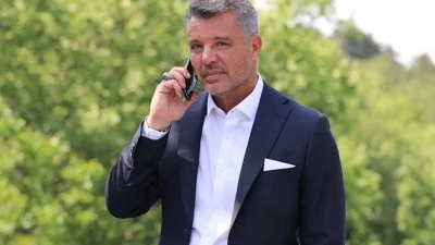  Sadettin Saran, Fenerbah&ccedil;e başkan adaylığı i&ccedil;in 500 imzayı teslim etti