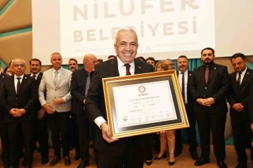 Şadi &Ouml;zdemir mazbatasını alarak g&ouml;revine başladı