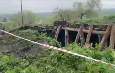 Sağanağın etkisiyle ahır &ccedil;&ouml;kt&uuml;, hayvanlar enkaz altında kaldı
