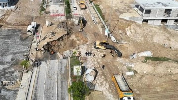 Sağanakta &ccedil;&ouml;ken yolda suya g&ouml;m&uuml;len ara&ccedil; yaklaşık 19 saat sonra &ccedil;ıkarıldı