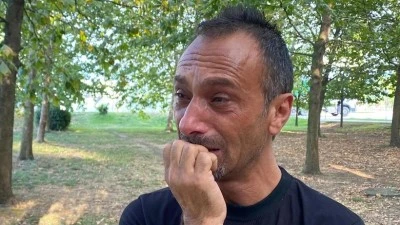 Sağır kedisini g&ouml;zyaşlarıyla her yerde arıyor!