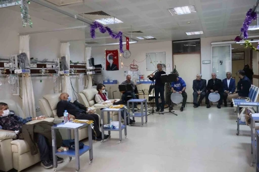 Sağlık &ccedil;alışanlarından kanser hastalarına moral konseri
