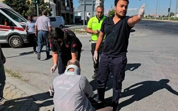 Sağlık g&ouml;revlisi yaralıyı bırakıp &ldquo;&Ccedil;ekim yapıyor&rdquo; diye gazeteciyi polise şikayet etti

