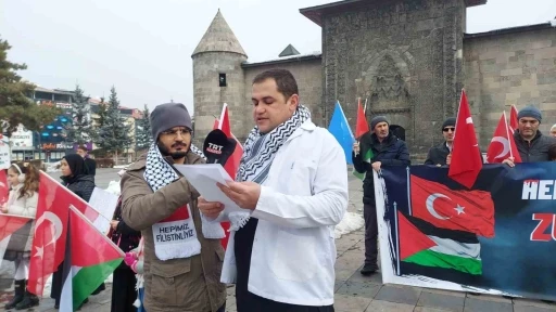 Sağlık&ccedil;ıların 63 haftadır s&uuml;ren sessiz y&uuml;r&uuml;y&uuml;ş&uuml;
