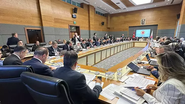 Sağlıkla ilgili d&uuml;zenlemeleri i&ccedil;eren kanun teklifi komisyonda kabul edildi