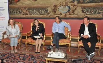 Şahin, &ldquo;Diren&ccedil;li şehirler i&ccedil;in yol haritası oluşturmak&rdquo; konulu panele katıldı
