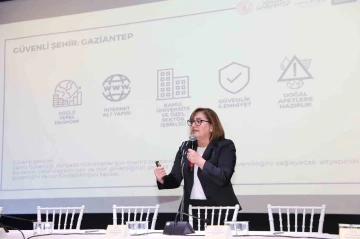 Şahin, Gastroantep i&ccedil;in basın mensuplarıyla bir araya geldi
