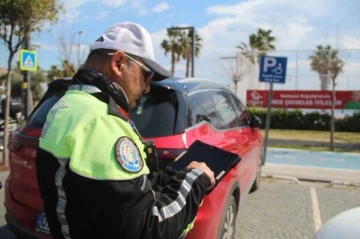 Şahin Timleri engelli park yerini işgal eden s&uuml;r&uuml;c&uuml;lere acımıyor
