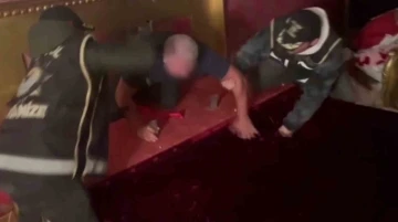 Şahinler &ccedil;etesine yeni operasyon: &Ccedil;ete lideri yatak odasındaki gizli b&ouml;lmede b&ouml;yle yakalandı
