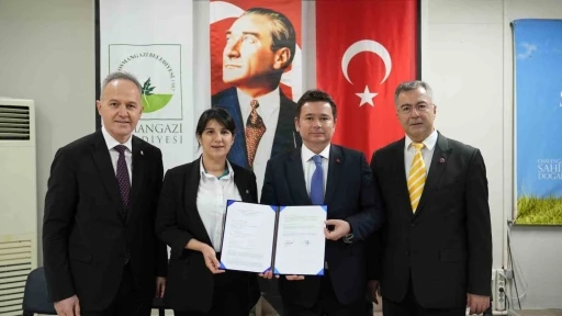 Sahiplenilen k&ouml;peklerin ilk aşısı ve muayenesi Osmangazi Belediyesi&rsquo;nden