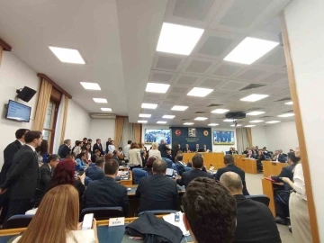 Sahipsiz hayvanlara y&ouml;nelik kanun teklifinin komisyon g&ouml;r&uuml;şmeleri tartışmalarla başladı
