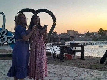 Sahne gen&ccedil;lerde
