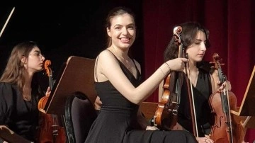 Sahnelerin keman sanat&ccedil;ısı doktor olmaya hazırlanıyor