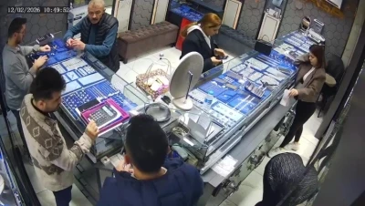 Sahte altın zinciri bozdurmak istedi