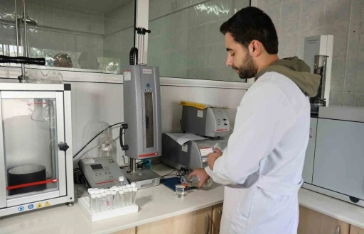 Sahte i&ccedil;kide &uuml;rk&uuml;ten sonu&ccedil;: Adli makamlardan gelen numunelerin y&uuml;zde 95&rsquo;i sahte ve kayıt dışı
