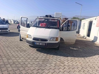 Sahte plaka takan ehliyetsiz s&uuml;r&uuml;c&uuml;ye ceza