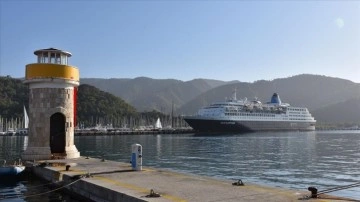 Saint Kitts ve Nevis bayraklı kruvaziyer "Blue Sapphire" kışlama i&ccedil;in Marmaris'te