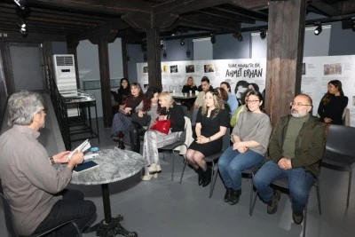 Şair Ahmet Erhan, doğum g&uuml;n&uuml;nde Nil&uuml;fer&rsquo;de &ouml;zel bir sergiyle anıldı