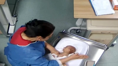 Bebeğe yapılan işkence kameraya takıldı