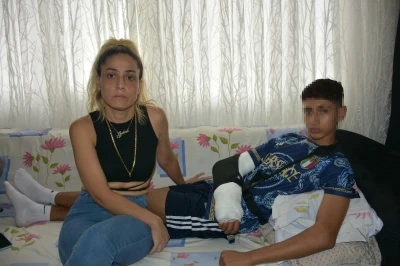 'Şaka' i&ccedil;in pencereden sarkıtıldığı &ouml;ne s&uuml;r&uuml;len 15 yaşındaki &ouml;ğrenci, 8 metreden d&uuml;şt&uuml;