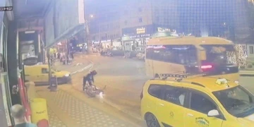 Sakar silahlı saldırgan kamerada... D&uuml;şe kalka hedef aldı iş yerine arka arkaya ateş a&ccedil;tı
