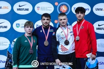 Sakarya B&uuml;y&uuml;kşehir&rsquo;in gen&ccedil; sporcusu minderde gururlandırdı
