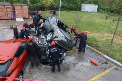 Sakarya B&uuml;y&uuml;kşehir itfaiyesi eğitimlerle farklı şehirlerin adresi oluyor
