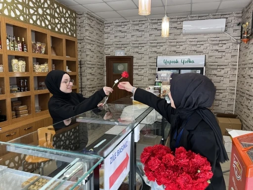 Sakarya B&uuml;y&uuml;kşehir vatandaşların kandil sevincini paylaştı
