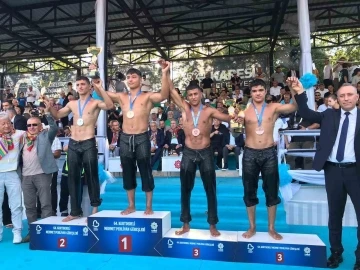 Sakarya B&uuml;y&uuml;kşehirli g&uuml;reş&ccedil;i Balıkesir&rsquo;de adını tarihe yazdı
