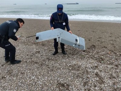 Sakarya'da deniz kıyısında insansız hava aracı par&ccedil;aları bulundu