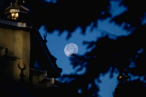 Sakarya&rsquo;da dolunay eşsiz g&ouml;r&uuml;nt&uuml;ler oluşturdu
