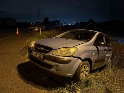 Sakarya&rsquo;da iki otomobil &ccedil;arpıştı: 3 yaralı