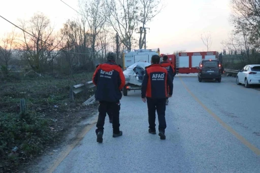 Sakarya Nehri &uuml;zerinde hareketli dakikalar: Ekipler seferber oldu
