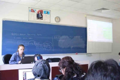 Sakarya &Uuml;niversitesi&rsquo;nde &lsquo;Uygulamalarla Robotikte Yapay Zeka&rsquo; etkinliği
