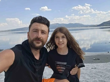 Salda G&ouml;l&uuml;&rsquo;nde kurtarılan k&uuml;&ccedil;&uuml;k kız kahramanıyla buluştu
