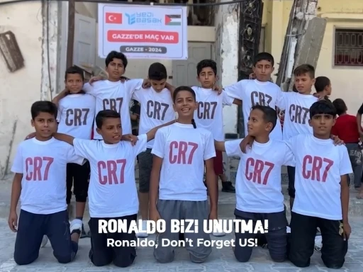 Saldırıların g&ouml;lgesindeki Gazze sokaklarında Ronaldo sesleri
