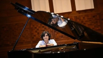 Salgın s&uuml;recinde geliştirdiği m&uuml;zik yeteneği, İtalya'da birincilik getirdi