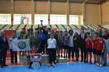 Salihli&rsquo;de minik raketlere &ouml;d&uuml;lleri verildi
